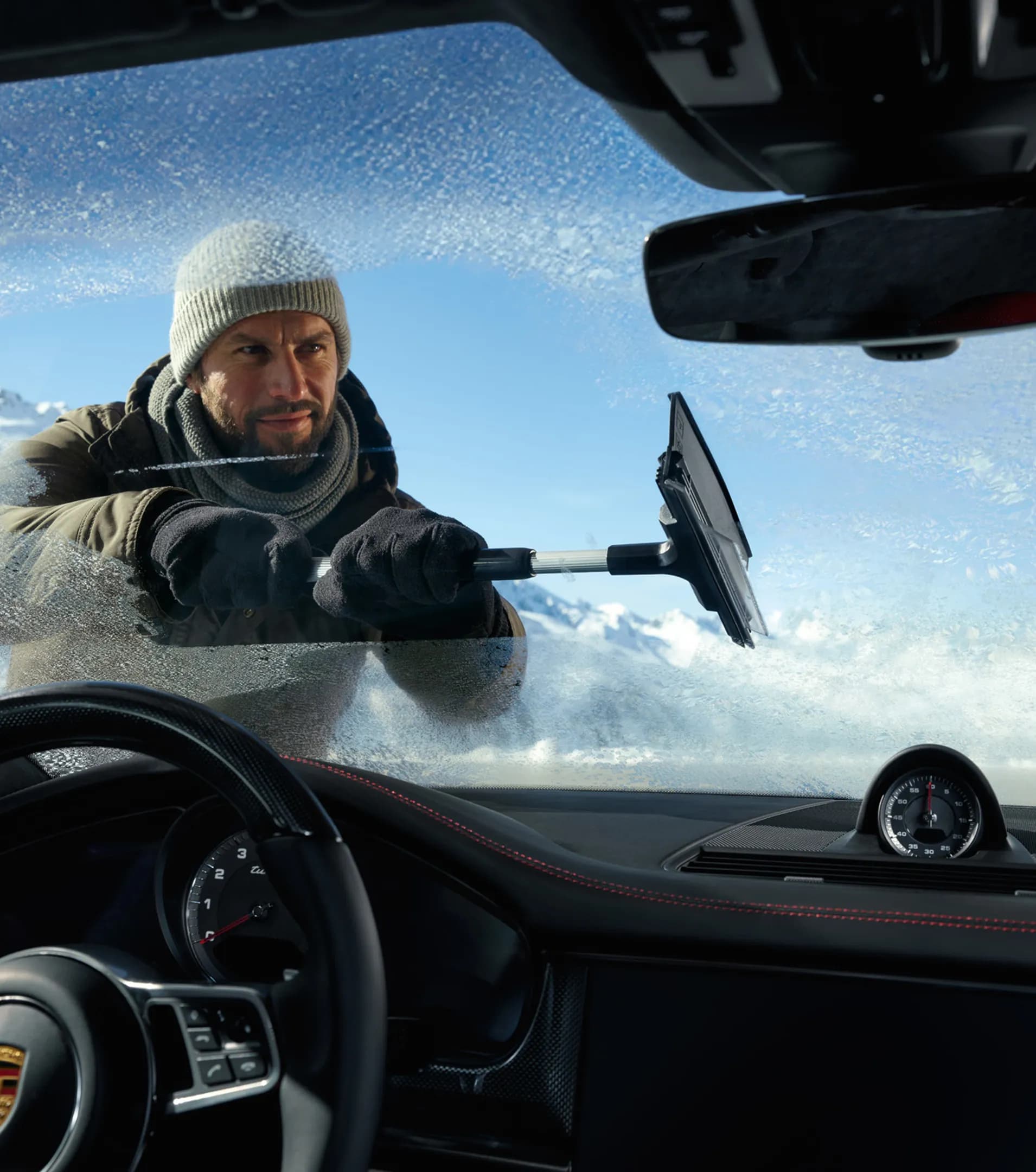 Porsche Ice Scraper with Telescopic Arm 2