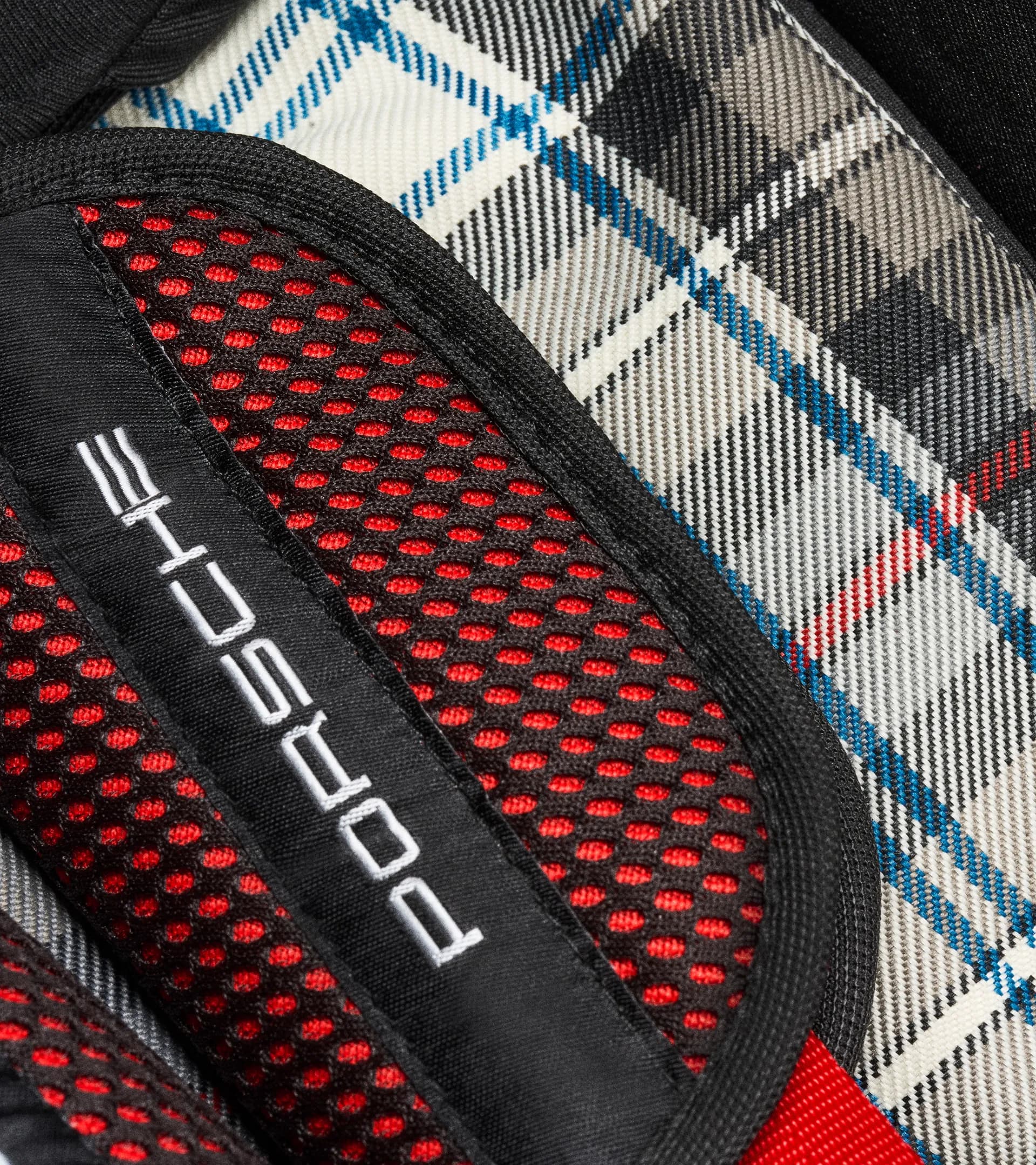 Child seat cover in Turbo 50 tartan cloth design Porsche Baby Seat i-Size 3