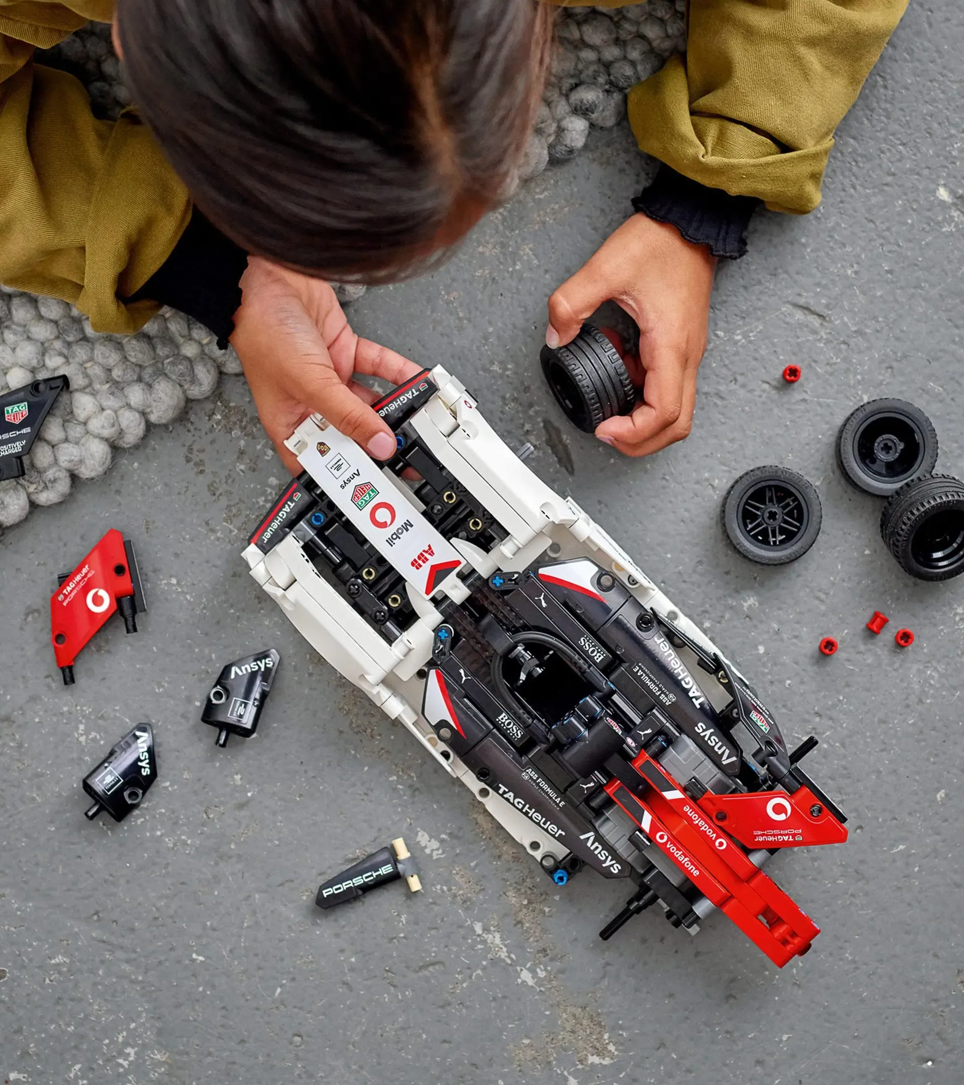 LEGO® Technic Formula E® Porsche 99X Electric 7