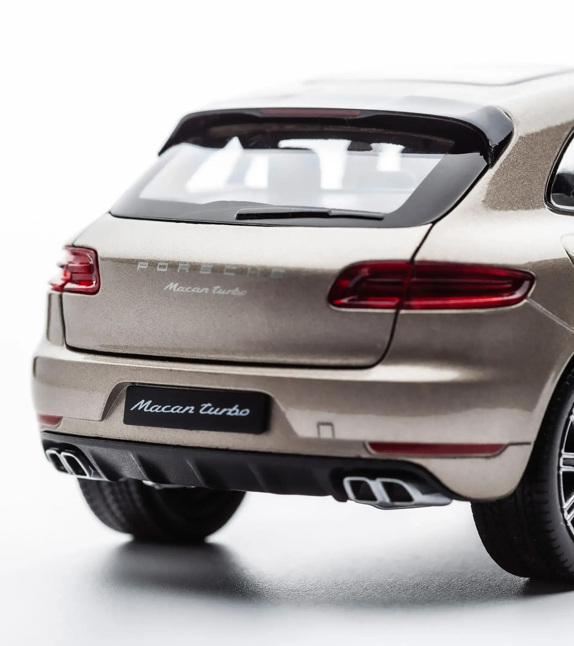 Porsche Macan Turbo thumbnail 3