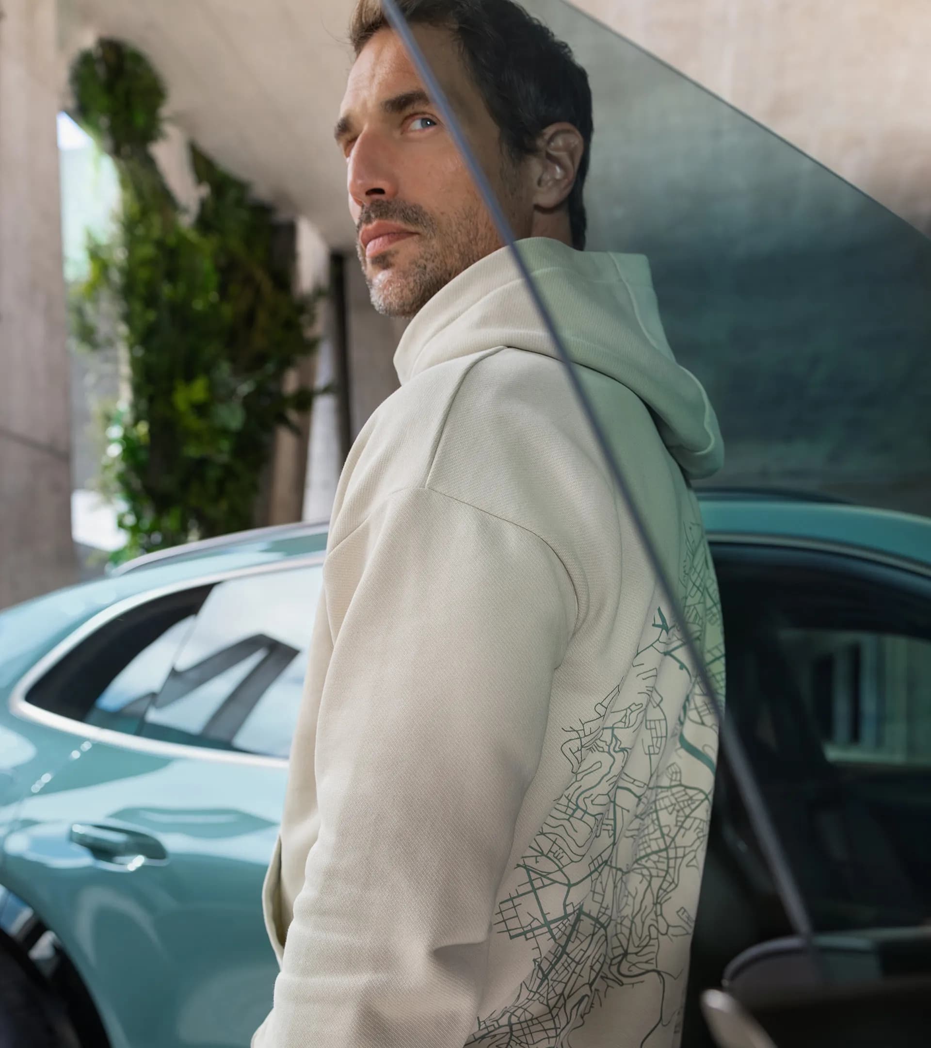 Hoodie unisexe Urban – Porsche Cayenne Electric Lifestyle 7