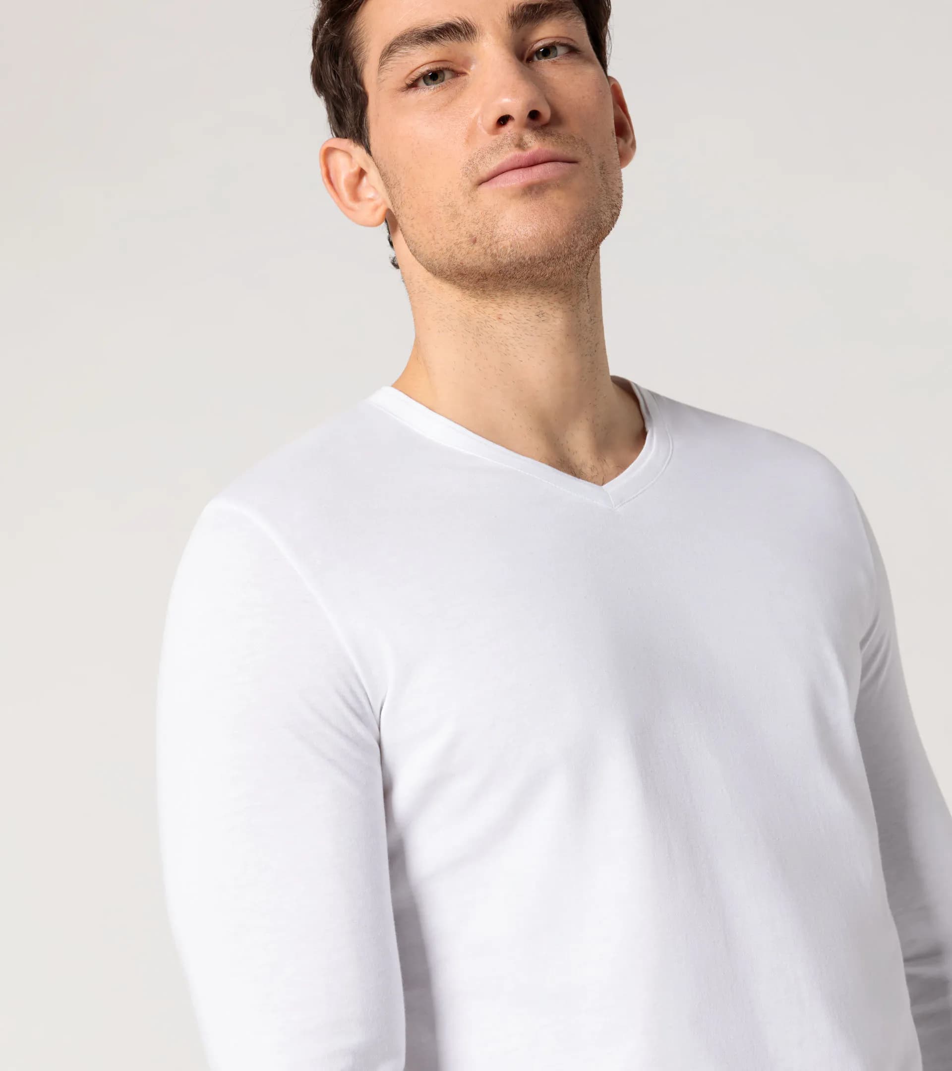 Long-sleeve V-neck T-shirt 3