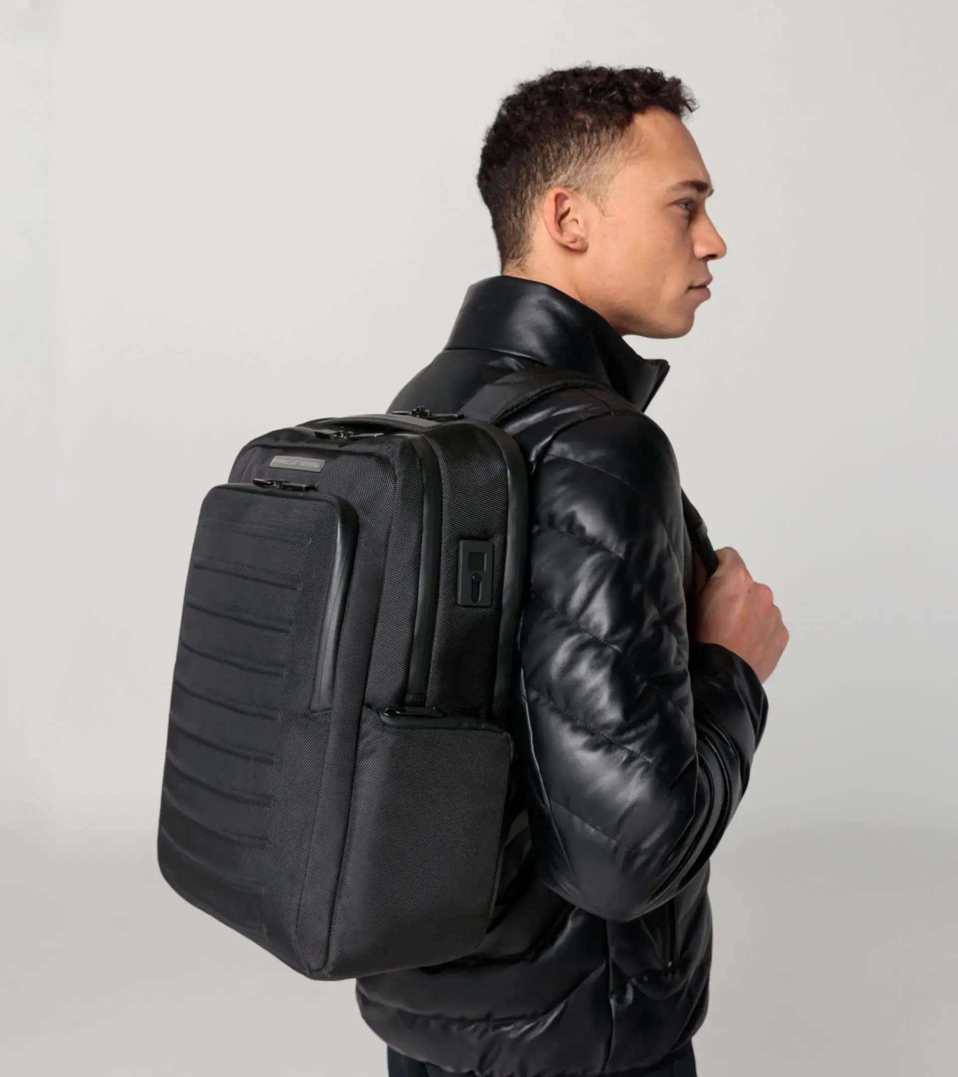 Roadster Pro Backpack L 8