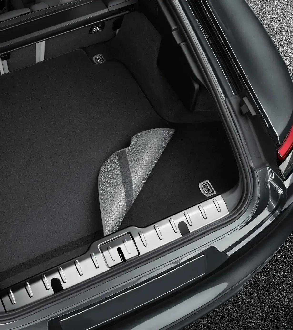 Reversible luggage-compartment mat with Nubuk surround - Panamera (G2 & G2 II) thumbnail 0