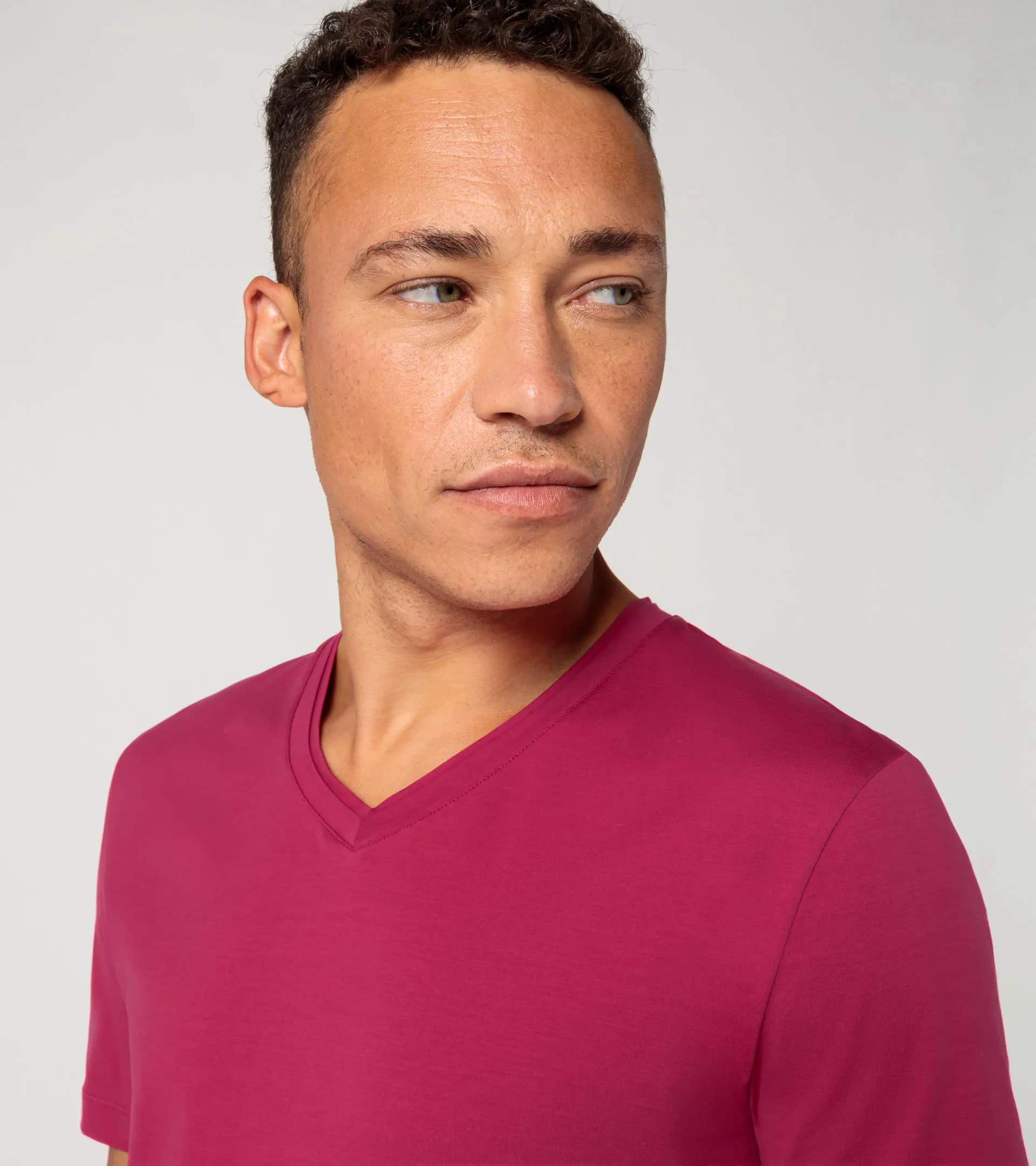 T-shirt à col en V 4