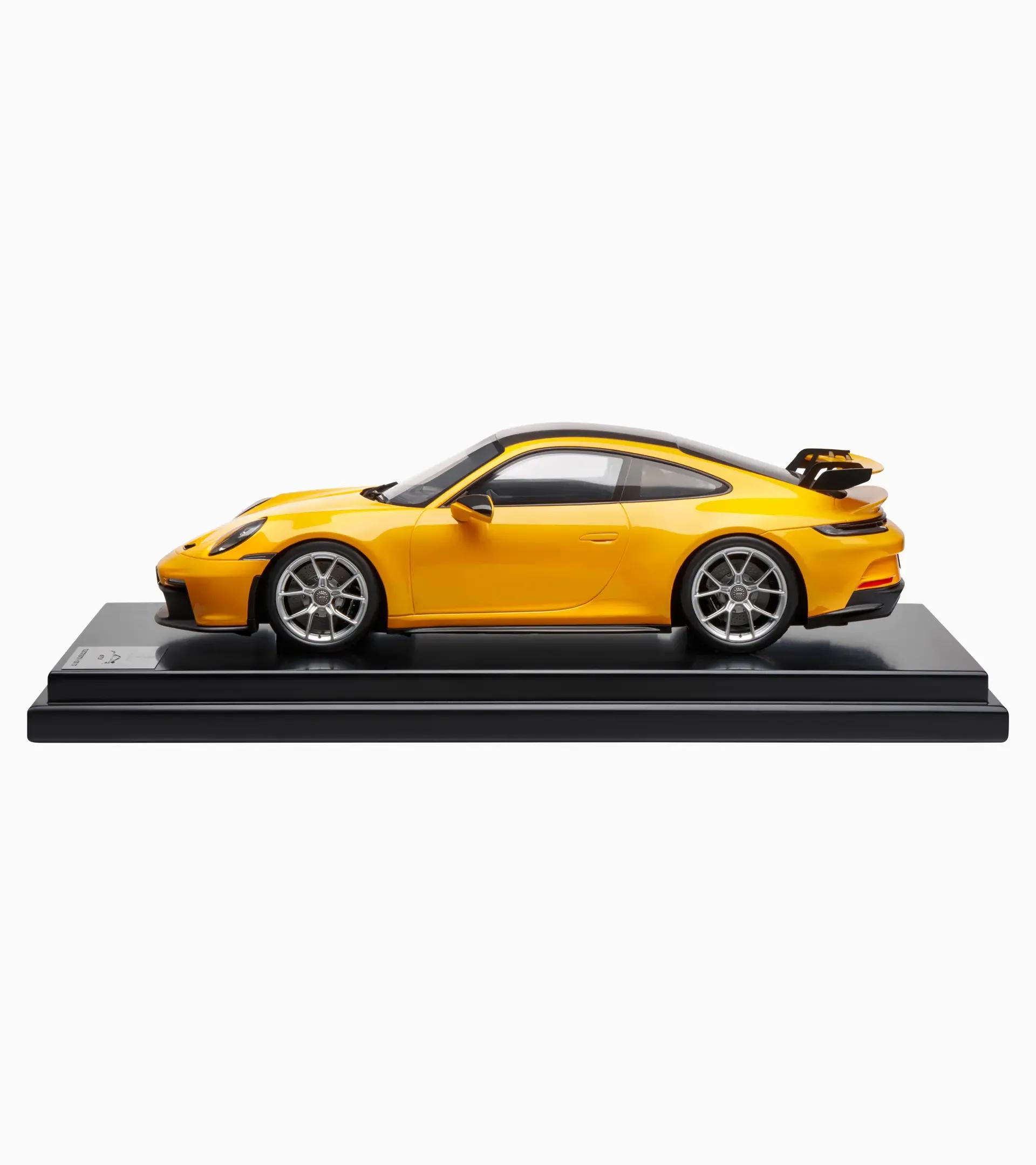 Porsche 911 GT3 (992) signal yellow – Limited edition thumbnail 2