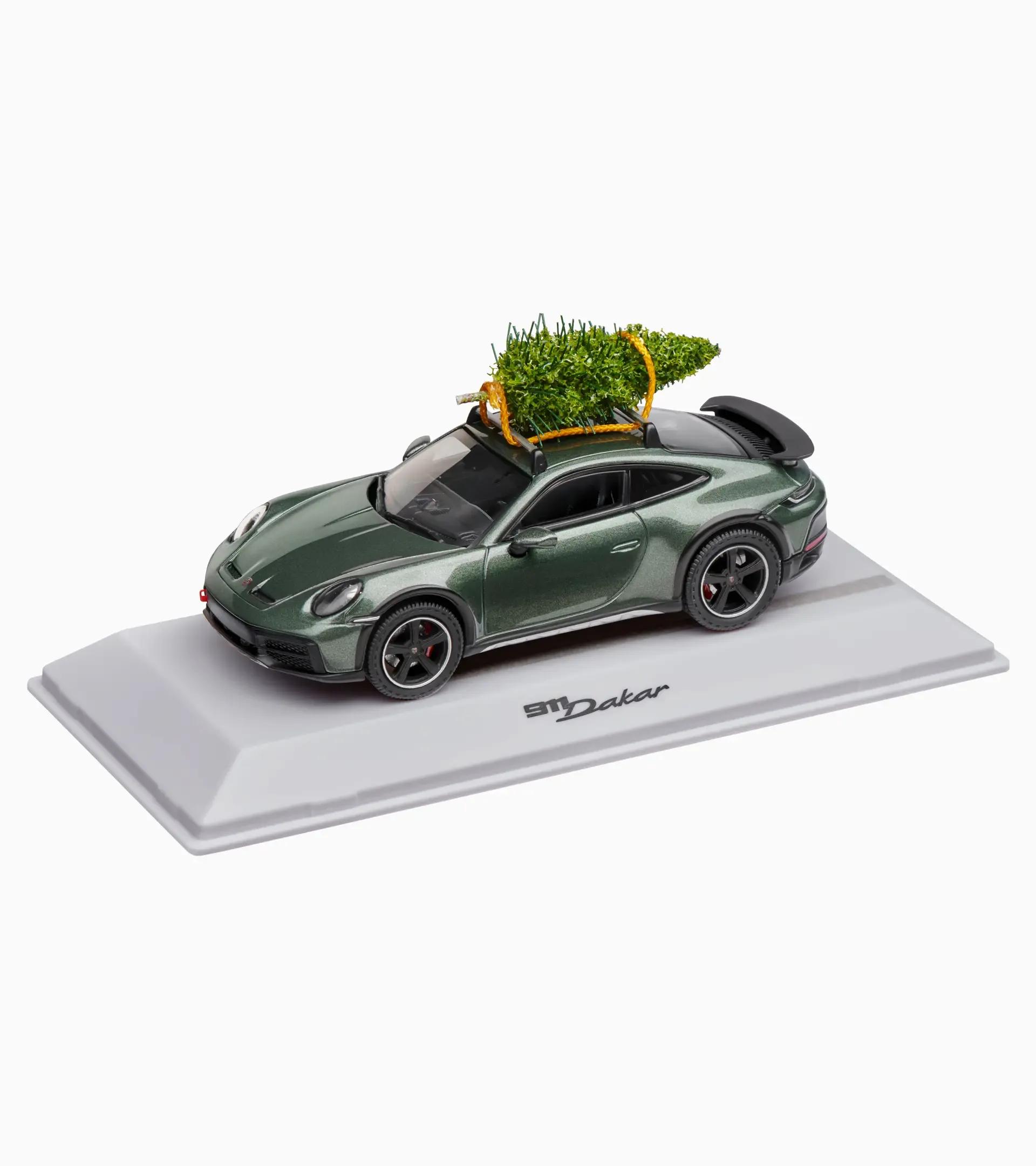 Porsche 911 Dakar (992) avec sapin – Christmas thumbnail 0