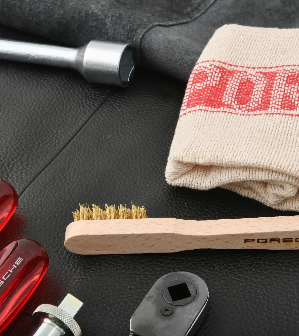 Porsche Classic 912 tool bag thumbnail 3