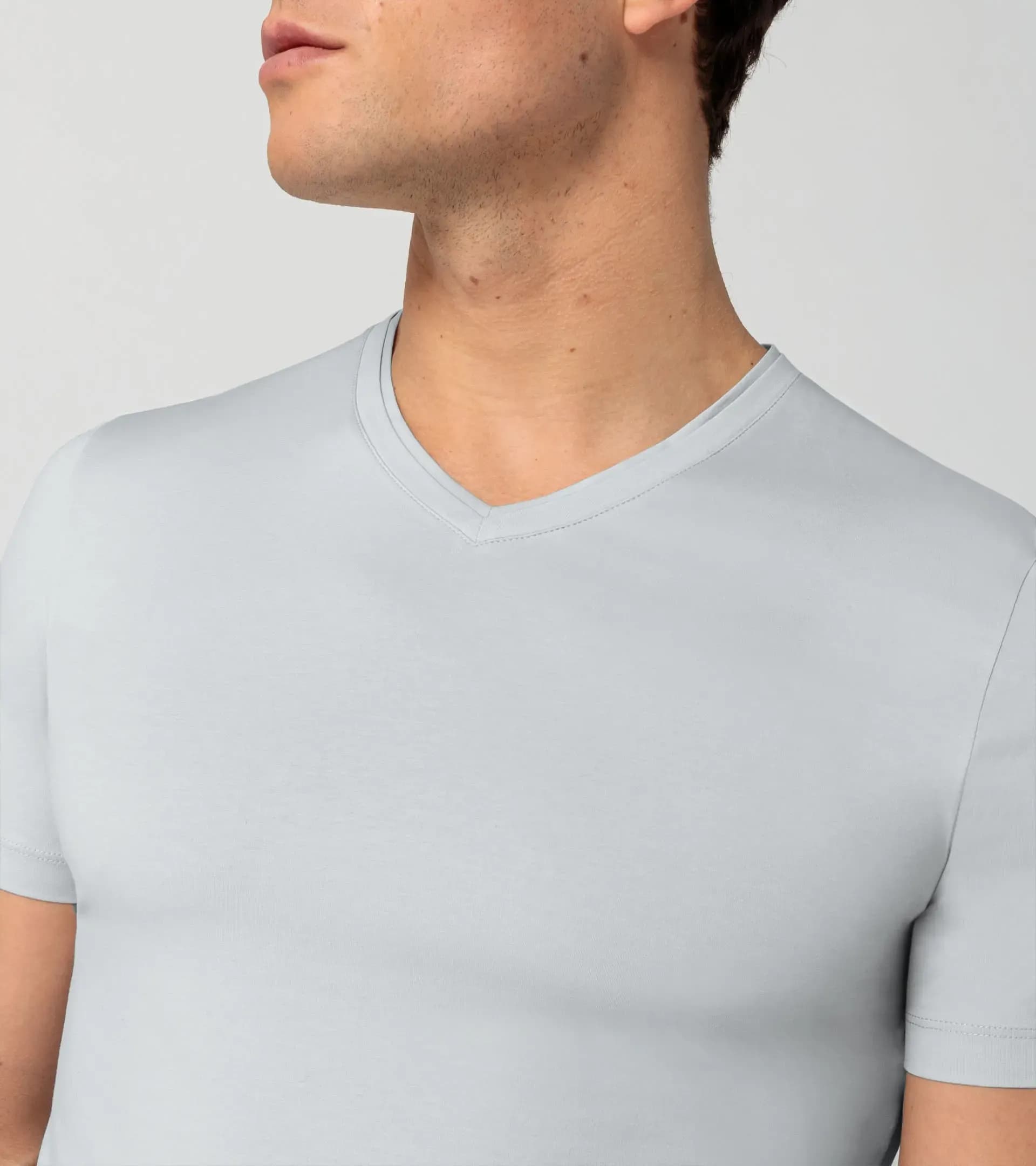 V-neck T-shirt 4