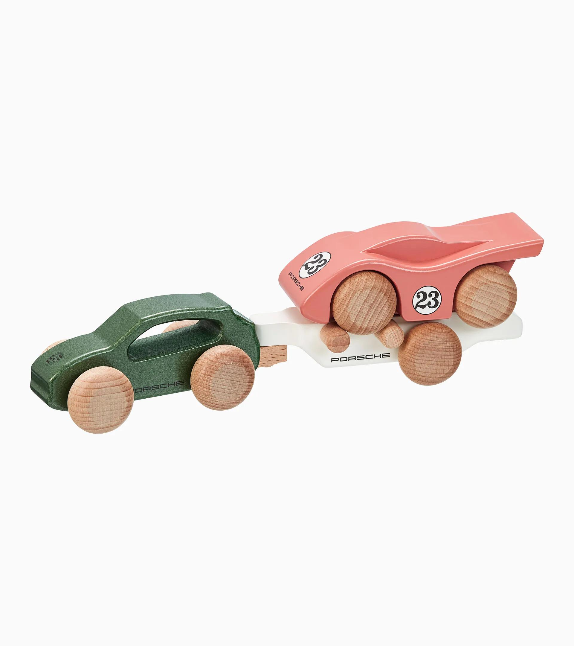 Voiture en bois Macan avec remorque transportant une 917 thumbnail 1