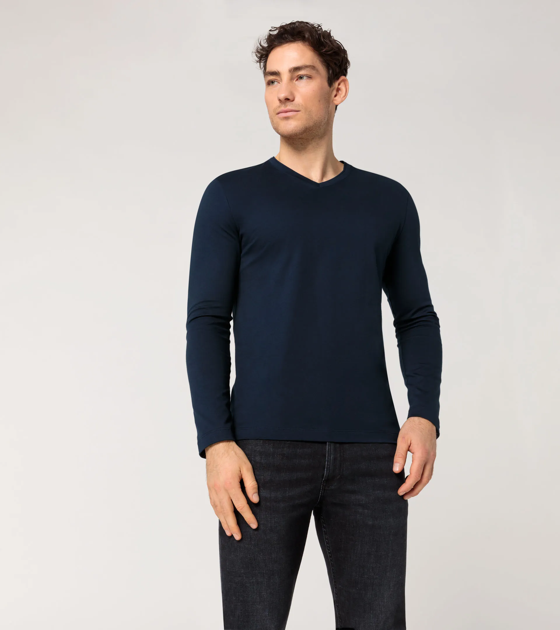 Longsleeve V-Neck Tee 5