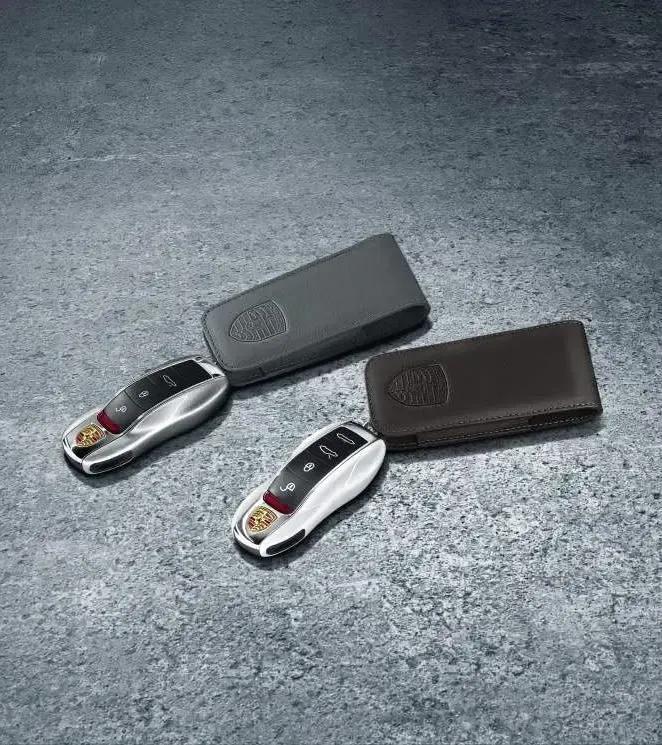 Key pouch in leather - 718/911/Cayenne/Panamera/Macan 1