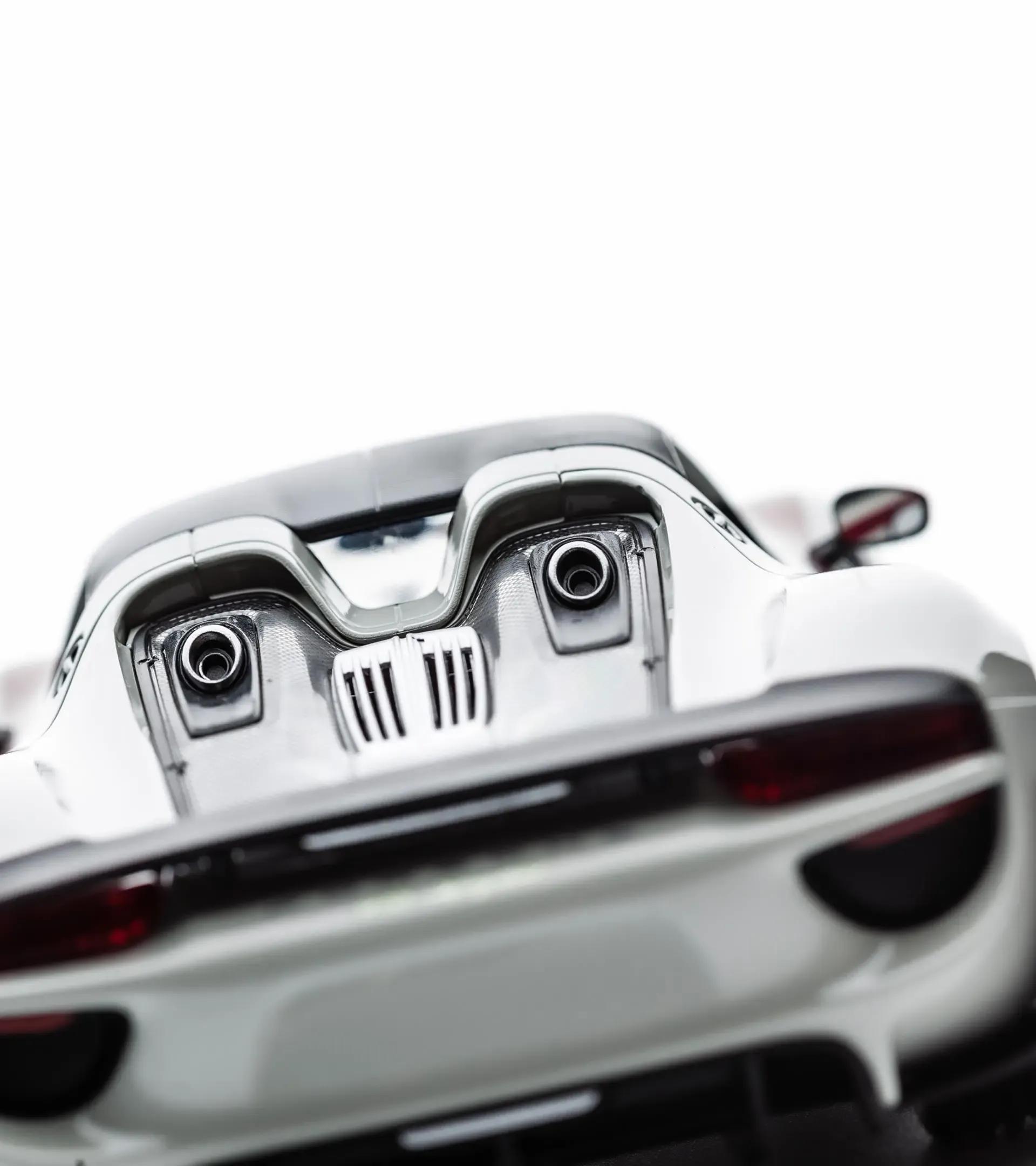 Porsche 918 Spyder Weissach Paket thumbnail 2