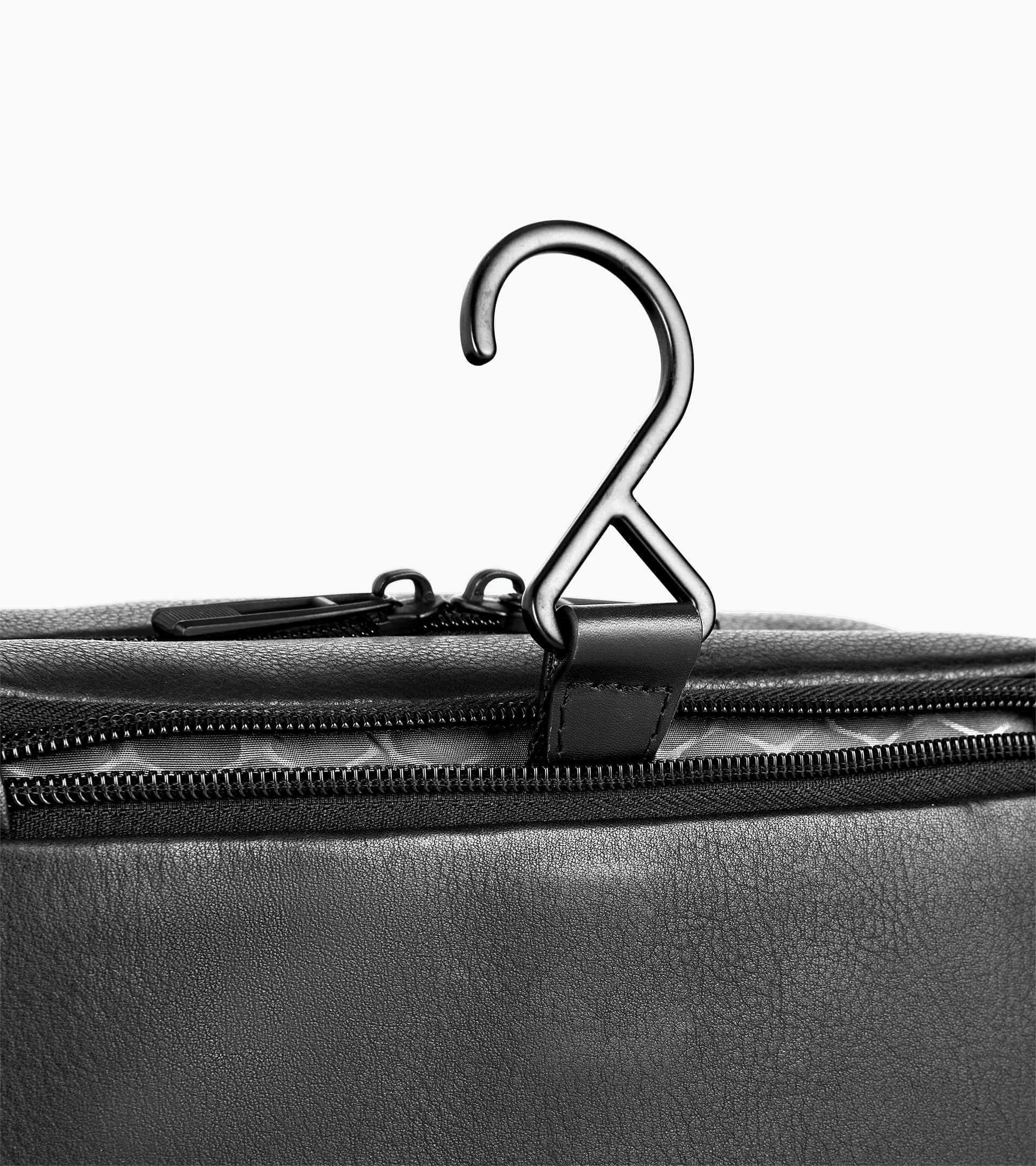 Roadster Leather Washbag 5