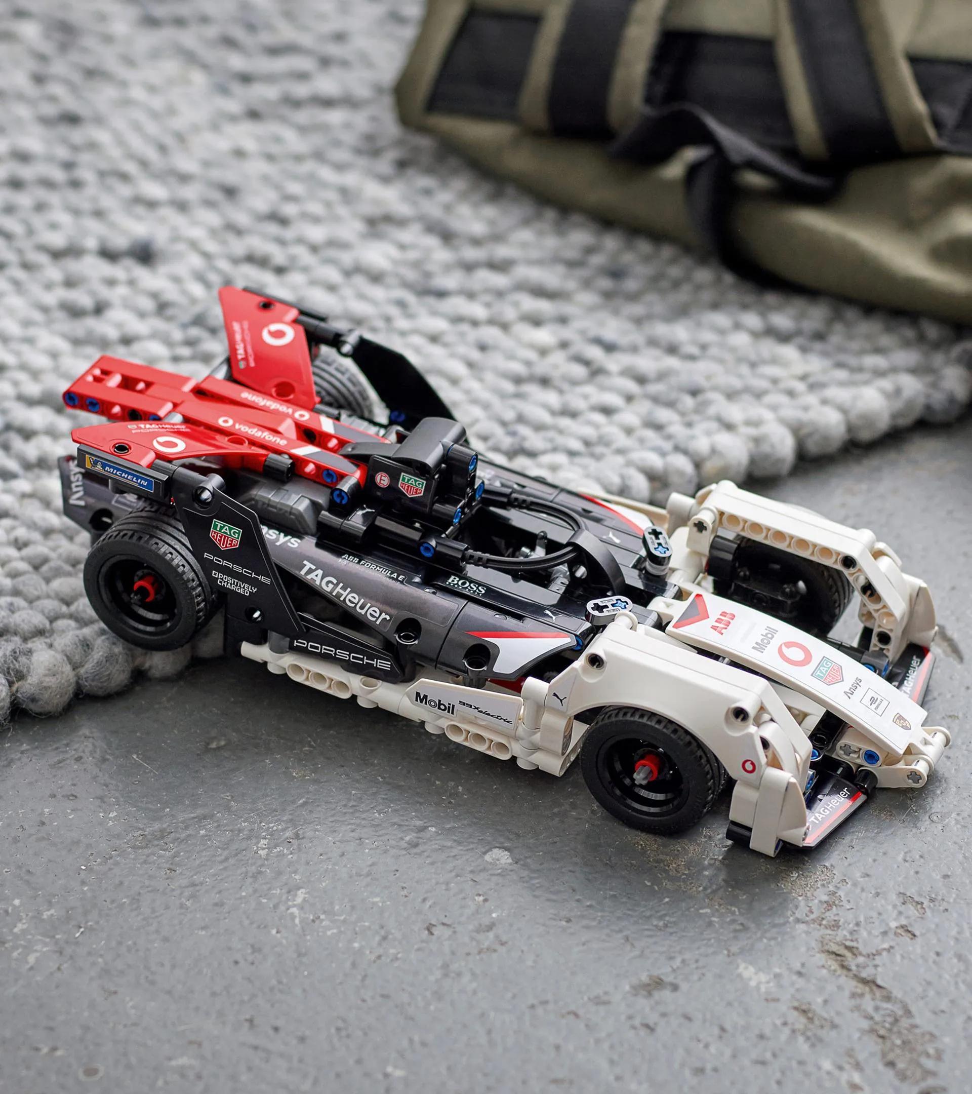 LEGO® Technic Formula E® Porsche 99X Electric thumbnail 3