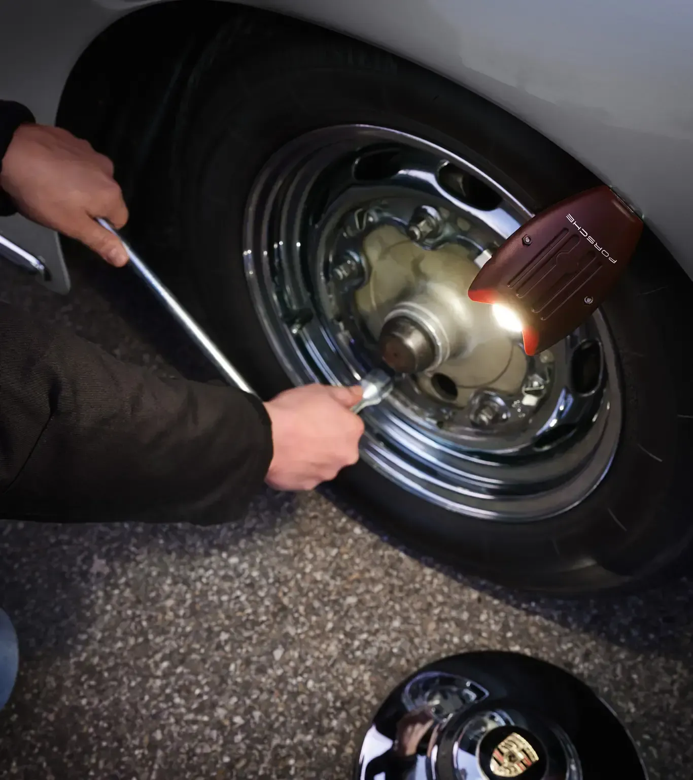 Hand lamp with leather case 4