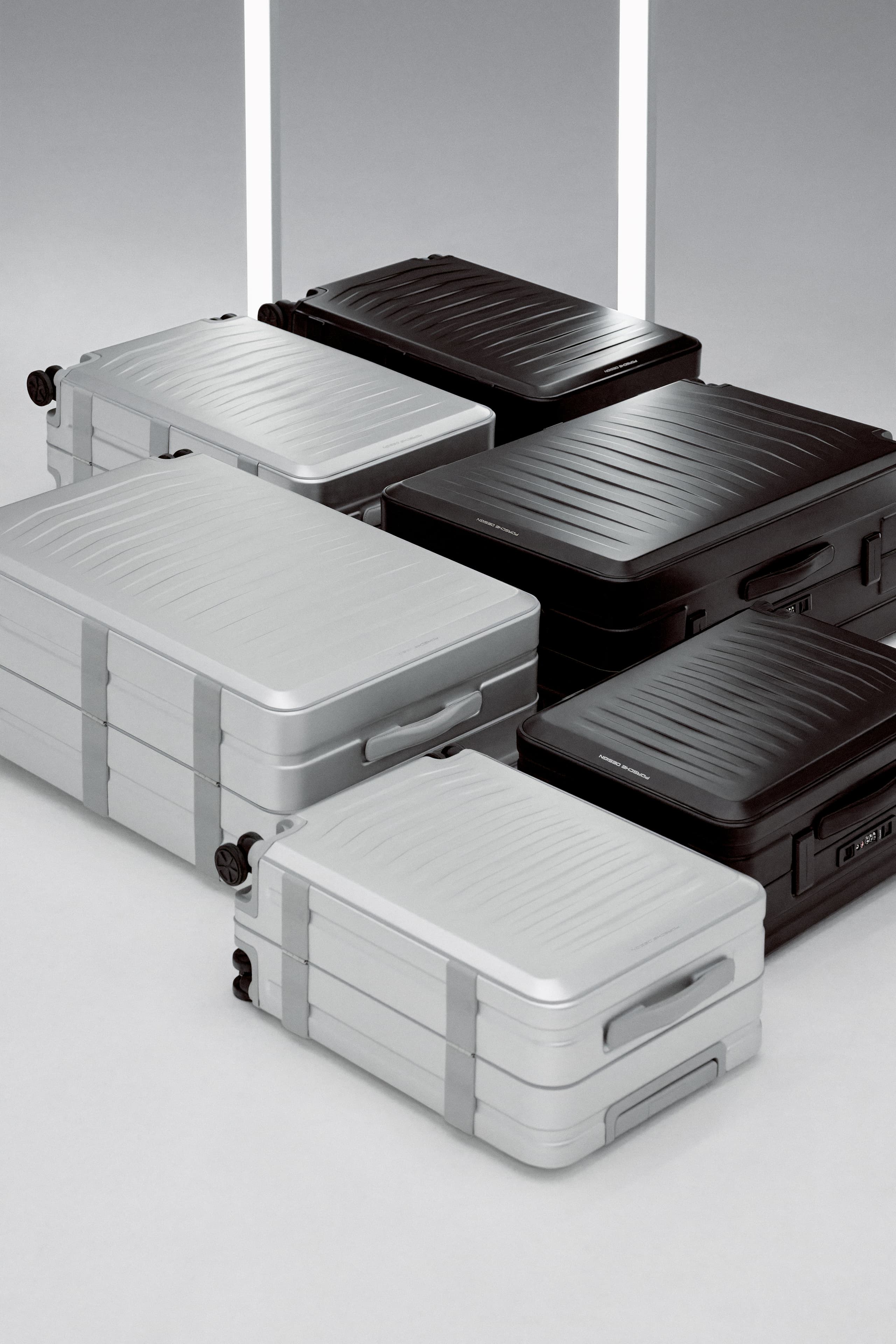 Picture shows Roadster Aluminum Trolley in two colours.