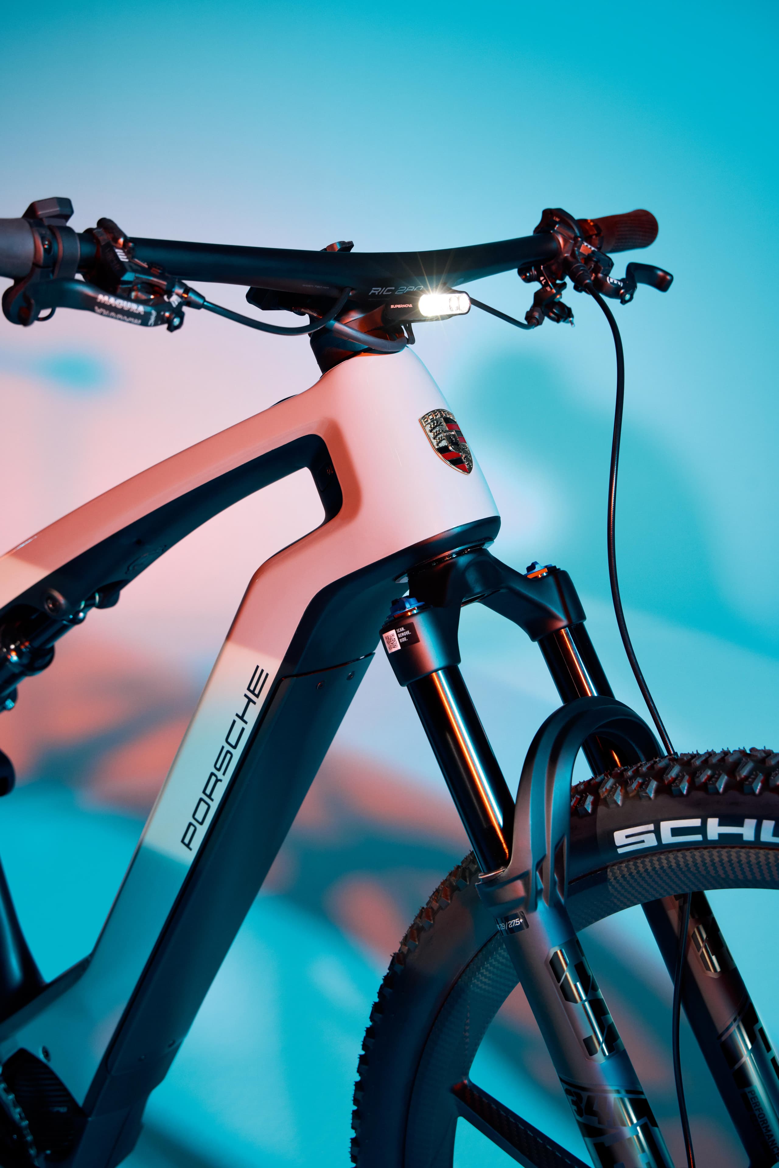 Close up of a Porsche eBike Sport, cadre en point de mire