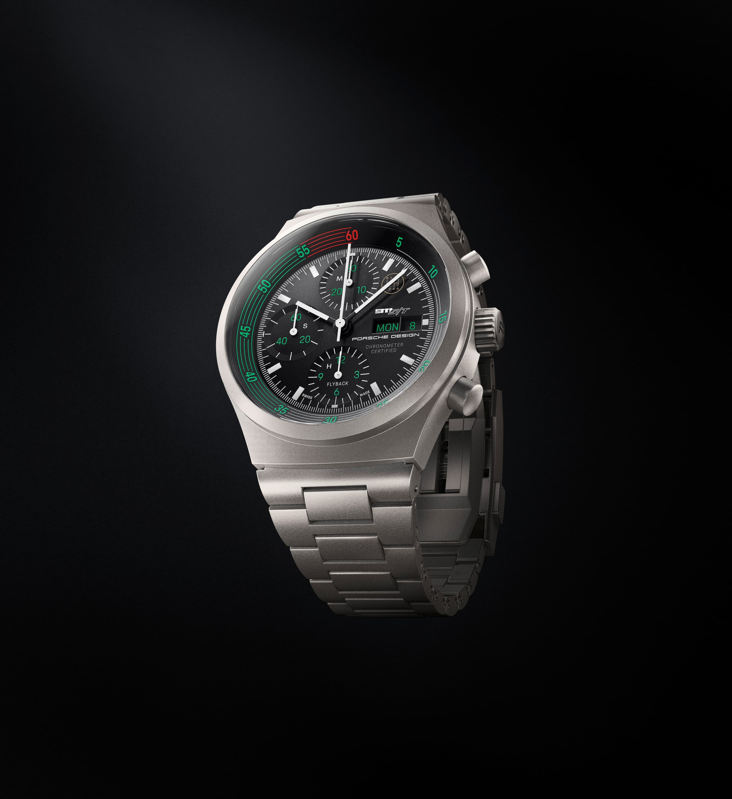 Srebrny chronograf Porsche Design z czarną tarczą, zielonymi akcentami i metalową bransoletą na czarnym tle