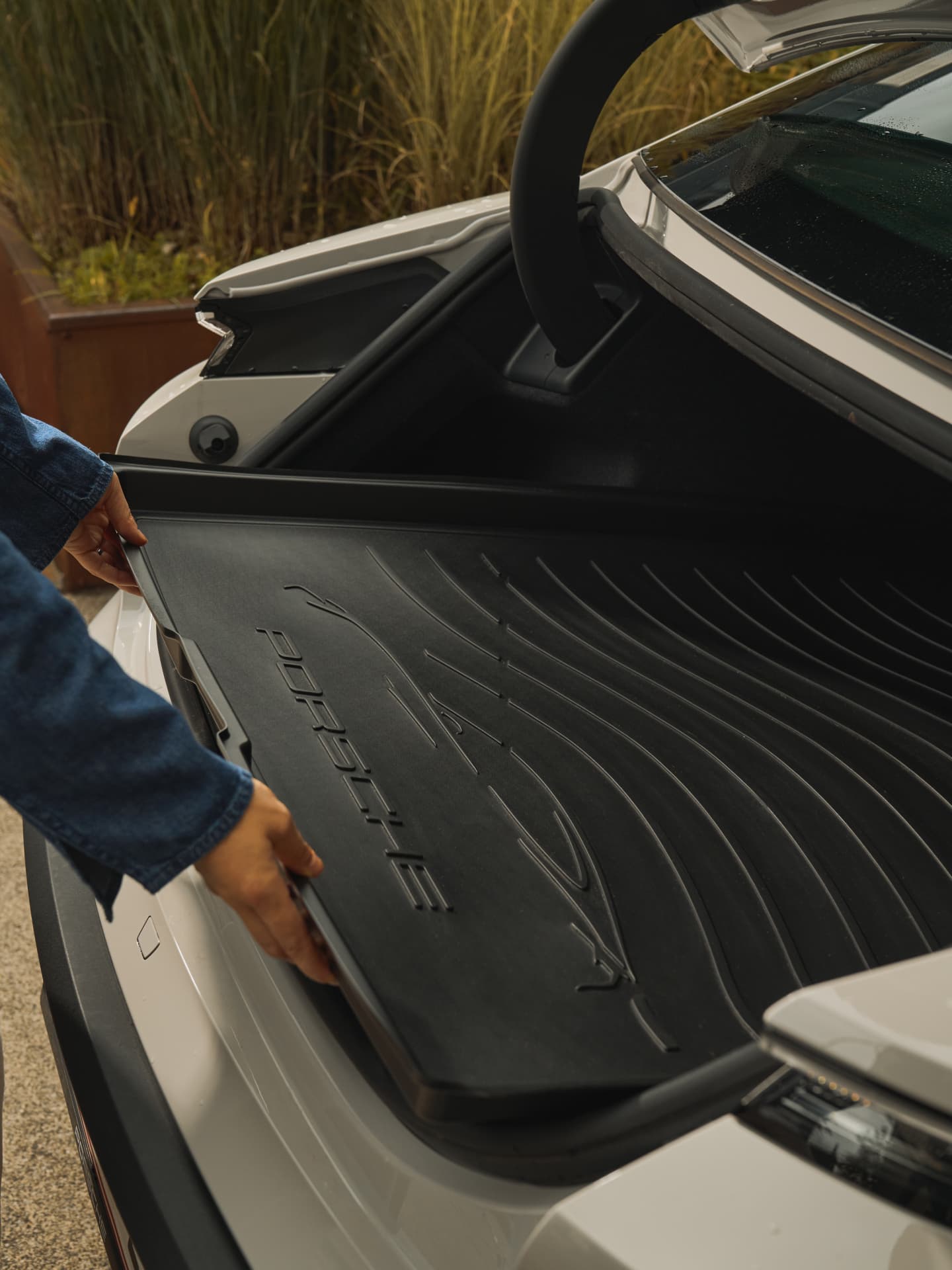 Wetterfeste schwarze Kofferraumunterlage